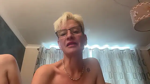 Snapshot of JennyHazel1 chatting on June 15, 11:34 am JennyHazel1 online show from June 15, 11:34 am