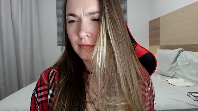 Snapshot of Naughty_Annn chatting on December 15, 1:43 am Naughty Annn online show from December 15, 1:43 am