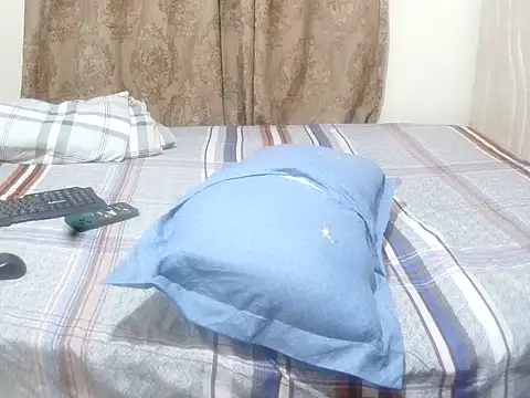 Snapshot of slender_sweet chatting on October 9, 8:40 pm slender sweet online show from October 9, 8:40 pm