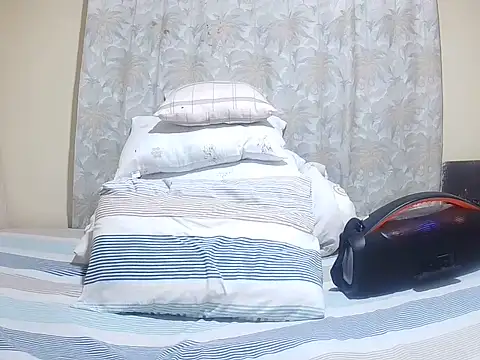Snapshot of slender_sweet chatting on May 29, 9:40 am slender sweet online show from May 29, 9:40 am