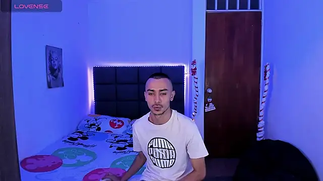 steven hott8 online show from December 15, 3:13 am