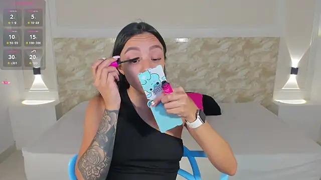 Snapshot of AliceRoss0 chatting on October 2, 9:00 pm AliceRoss0 online show from October 2, 9:00 pm