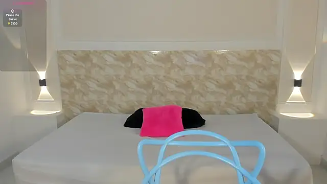 Snapshot of AliceRoss0 chatting on October 21, 8:31 pm AliceRoss0 online show from October 21, 8:31 pm