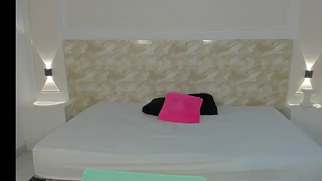 Snapshot of AliceRoss0 chatting on November 26, 11:28 pm AliceRoss0 online show from November 26, 11:28 pm