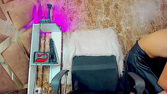 Snapshot of dirtycock2002 chatting on October 8, 7:06 am dirtycock2002 online show from October 8, 7:06 am