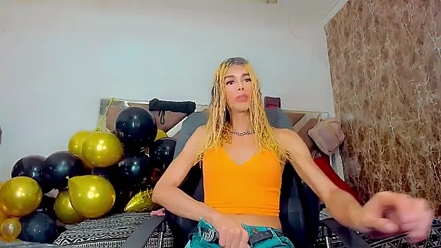 Snapshot of dirtycock2002 chatting on December 1, 2:33 pm dirtycock2002 online show from December 1, 2:33 pm