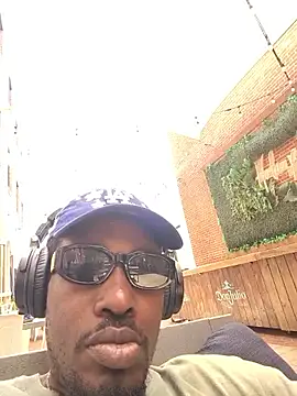Snapshot of BlackD4uxo chatting on June 6, 5:06 pm BlackD4uxo online show from June 6, 5:06 pm