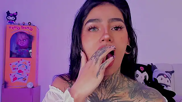 Snapshot of shadowcatt_ chatting on November 5, 5:24 pm shadowcatt online show from November 5, 5:24 pm