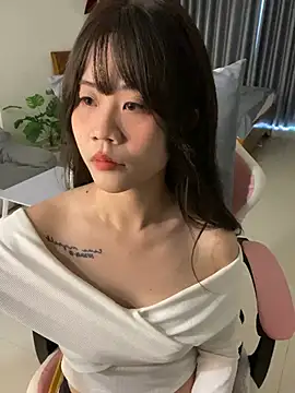 Snapshot of -rosiie- chatting on January 21, 3:04 am -rosiie- online show from January 21, 3:04 am