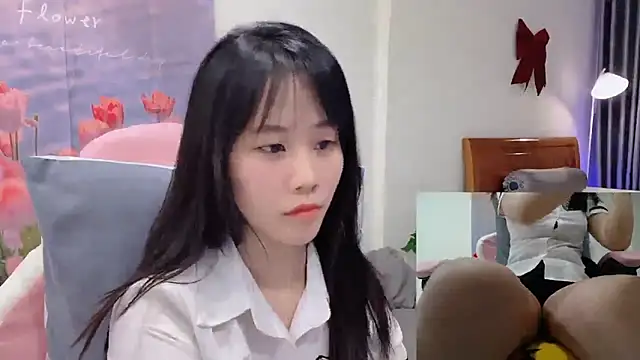 Snapshot of -rosiie- chatting on March 19, 3:41 am -rosiie- online show from March 19, 3:41 am