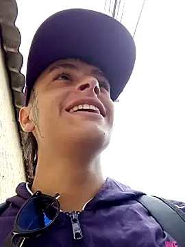 Snapshot of Cuervo_maniaco chatting on December 15, 5:42 pm Cuervo maniaco online show from December 15, 5:42 pm