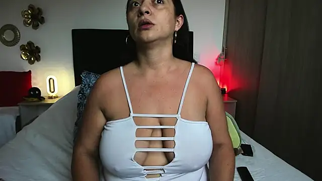 Snapshot of TatianaMonteross chatting on June 29, 11:05 pm TatianaMonteross online show from June 29, 11:05 pm