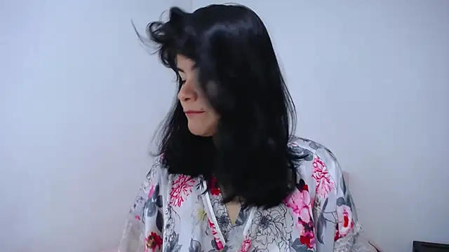 Snapshot of luccy21_ chatting on January 13, 9:47 am luccy21 online show from January 13, 9:47 am