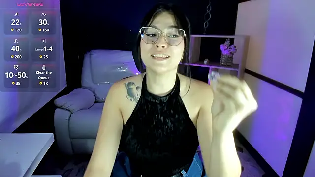 Snapshot of TifanyWhite_ chatting on December 3, 10:29 pm TifanyWhite online show from December 3, 10:29 pm