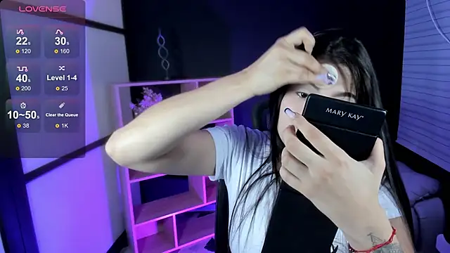 Snapshot of TifanyWhite_ chatting on December 5, 9:28 pm TifanyWhite online show from December 5, 9:28 pm