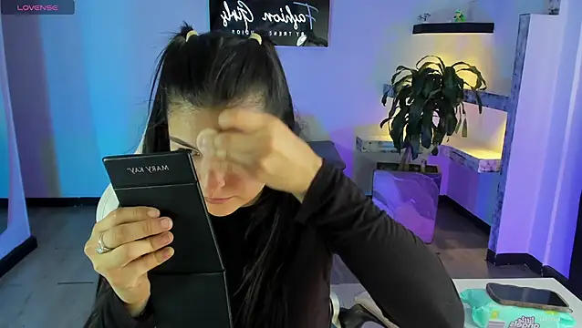 Snapshot of TifanyWhite_ chatting on February 10, 8:21 pm TifanyWhite online show from February 10, 8:21 pm