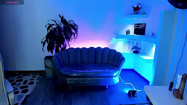 Snapshot of TifanyWhite_ chatting on July 31, 4:45 am TifanyWhite online show from July 31, 4:45 am