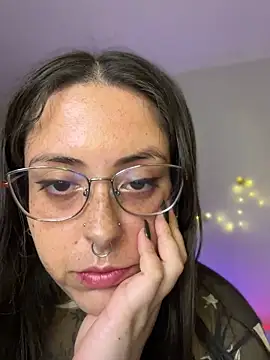 Snapshot of Mizztikaa chatting on May 6, 6:24 pm Mizztikaa online show from May 6, 6:24 pm
