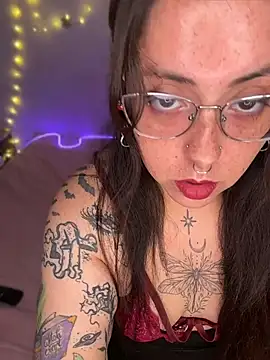 Snapshot of Mizztikaa chatting on May 7, 6:35 pm Mizztikaa online show from May 7, 6:35 pm