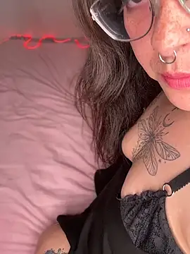 Snapshot of Mizztikaa chatting on May 16, 7:01 pm Mizztikaa online show from May 16, 7:01 pm
