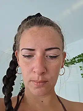 Snapshot of Sapphir3xoxo chatting on June 18, 12:53 pm Sapphir3xoxo online show from June 18, 12:53 pm
