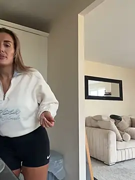 UKSYDNEYFOX online show from February 26, 2:14 pm