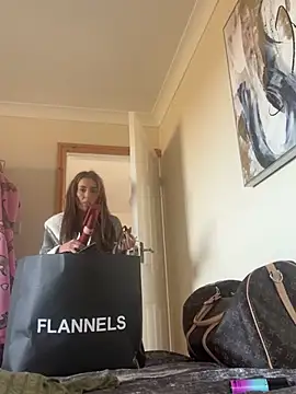 UKSYDNEYFOX online show from March 14, 12:51 pm