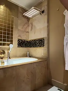 UKSYDNEYFOX online show from March 20, 6:53 pm