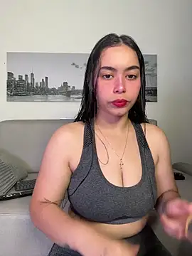 Snapshot of SophieRoyals chatting on June 6, 12:43 pm SophieRoyals online show from June 6, 12:43 pm