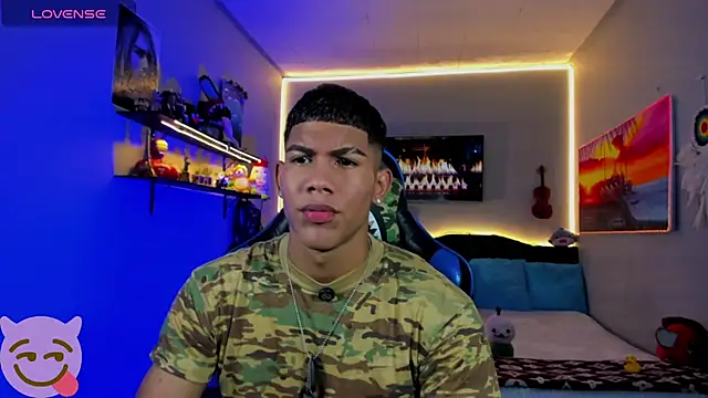 Snapshot of Damian_latinxxx chatting on July 4, 9:04 am Damian latinxxx online show from July 4, 9:04 am