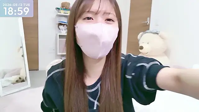 Snapshot of -SHINON- chatting on May 12, 10:01 am -SHINON- online show from May 12, 10:01 am