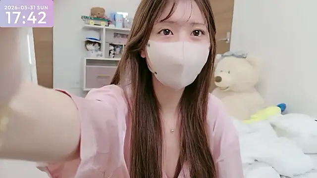 Snapshot of -SHINON- chatting on May 31, 8:43 am -SHINON- online show from May 31, 8:43 am