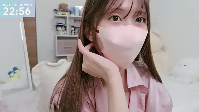 Snapshot of -SHINON- chatting on August 5, 1:58 pm -SHINON- online show from August 5, 1:58 pm