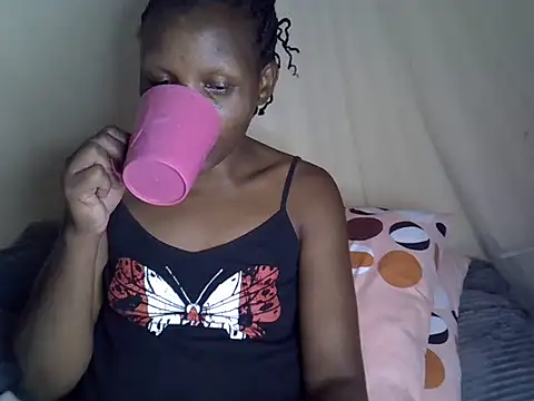 Snapshot of Sweet_serah chatting on May 4, 7:15 am Sweet serah online show from May 4, 7:15 am