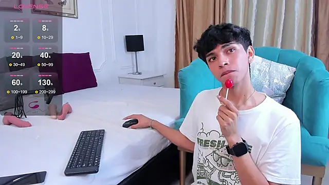 Snapshot of Santy_carrington chatting on December 11, 12:12 am Santy carrington online show from December 11, 12:12 am