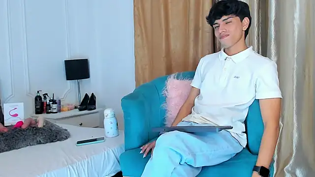 Snapshot of Santy_carrington chatting on January 22, 11:43 pm Santy carrington online show from January 22, 11:43 pm