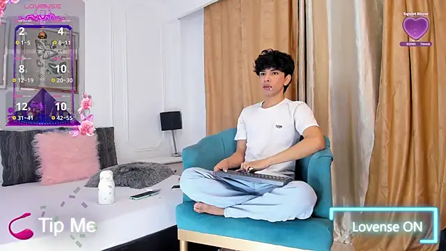 Snapshot of Santy_carrington chatting on February 8, 8:10 pm Santy carrington online show from February 8, 8:10 pm