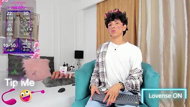 Snapshot of Santy_carrington chatting on February 25, 12:14 am Santy carrington online show from February 25, 12:14 am