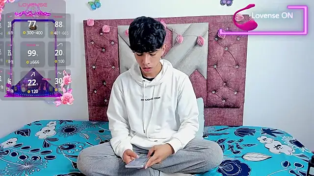 Snapshot of Santy_carrington chatting on March 15, 6:47 am Santy carrington online show from March 15, 6:47 am