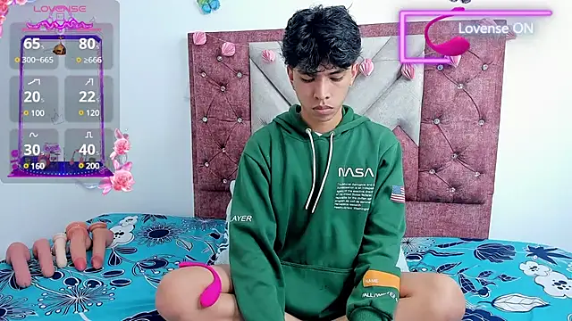 Snapshot of Santy_carrington chatting on March 15, 10:11 pm Santy carrington online show from March 15, 10:11 pm