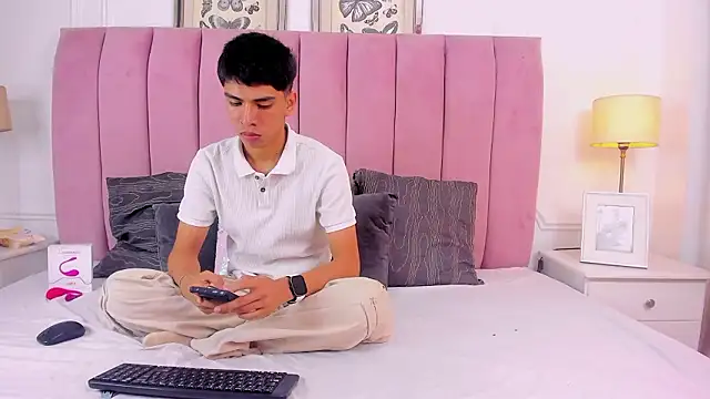 Santy carrington online show from March 4, 7:53 pm