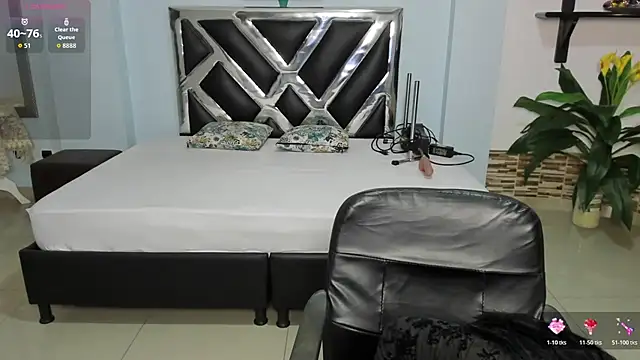 Snapshot of EroticAzir chatting on November 11, 3:17 am EroticAzir online show from November 11, 3:17 am