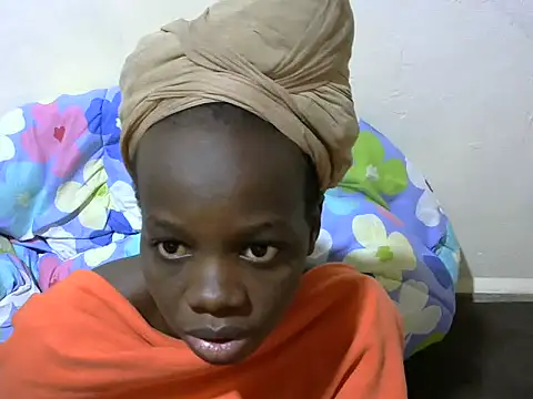 Snapshot of Thicky_kyla chatting on May 15, 12:12 pm Thicky kyla online show from May 15, 12:12 pm
