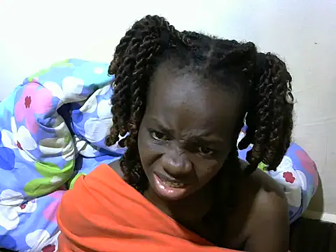 Snapshot of Thicky_kyla chatting on May 16, 12:40 am Thicky kyla online show from May 16, 12:40 am