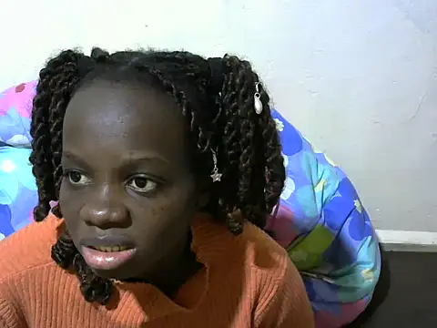 Snapshot of Thicky_kyla chatting on May 16, 11:46 pm Thicky kyla online show from May 16, 11:46 pm
