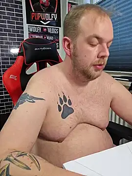 Snapshot of PupW0lfy chatting on January 20, 3:39 pm PupW0lfy online show from January 20, 3:39 pm