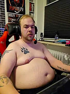 Snapshot of PupW0lfy chatting on February 8, 6:33 pm PupW0lfy online show from February 8, 6:33 pm