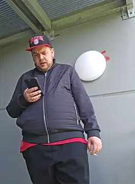 Snapshot of PupW0lfy chatting on October 1, 10:32 am PupW0lfy online show from October 1, 10:32 am