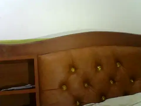 Snapshot of Claris2 chatting on February 13, 9:09 am Claris2 online show from February 13, 9:09 am