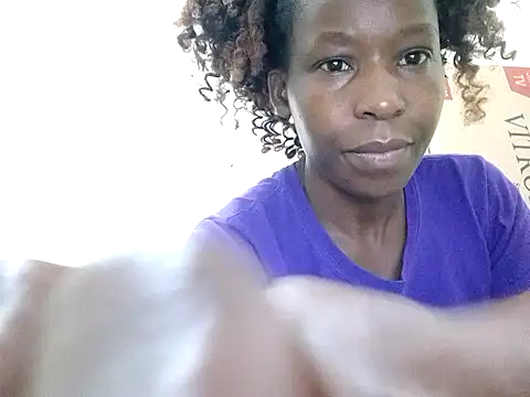 Snapshot of Claris2 chatting on September 25, 7:56 am Claris2 online show from September 25, 7:56 am